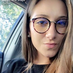 Meet your Posher, Hannah